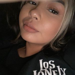 Meet your Posher, Valeria